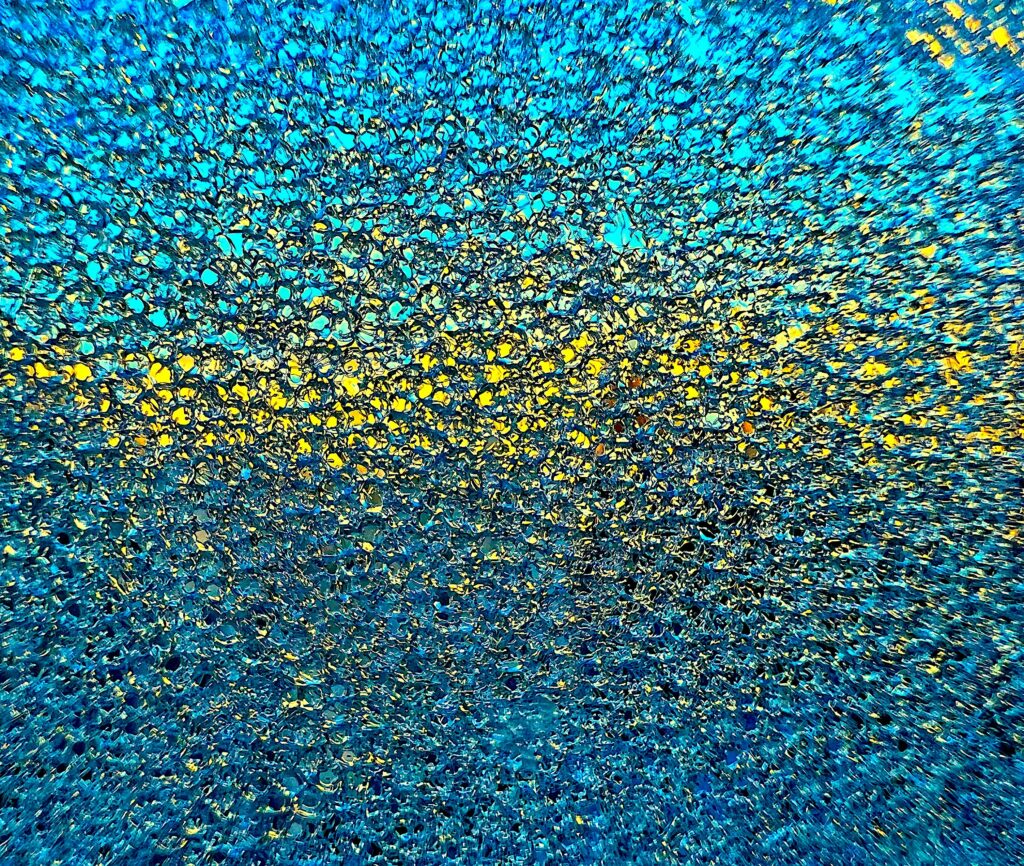 blau und gelb-töne wie ein Fenster in eine andere Welt.